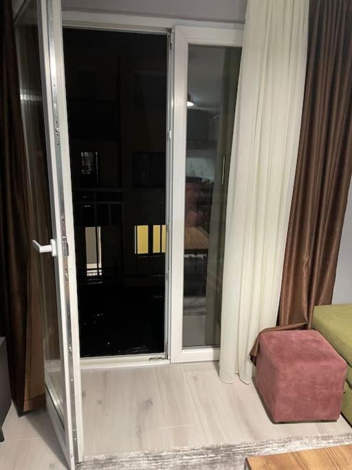 Sunny Prishtina Apartment Prisztina Zewnętrze zdjęcie