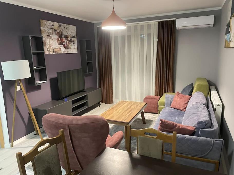 Sunny Prishtina Apartment Prisztina Zewnętrze zdjęcie