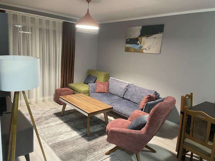 Sunny Prishtina Apartment Prisztina Zewnętrze zdjęcie